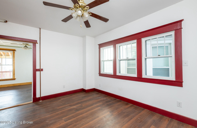 Listing Image 12
