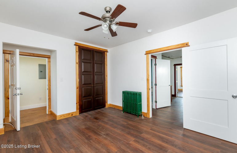 Listing Image 8