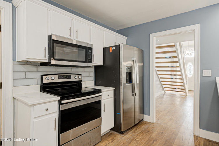 Listing Image 10