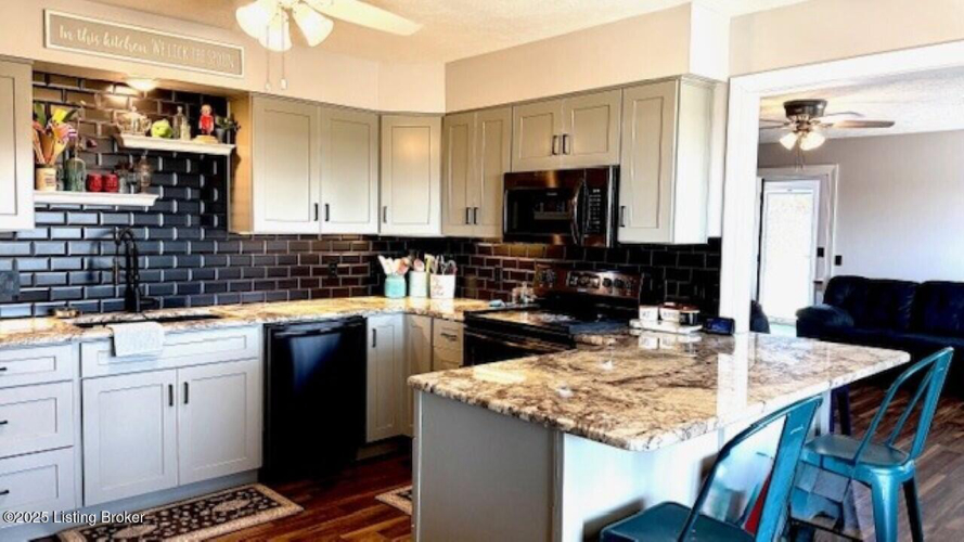 Listing Image 12