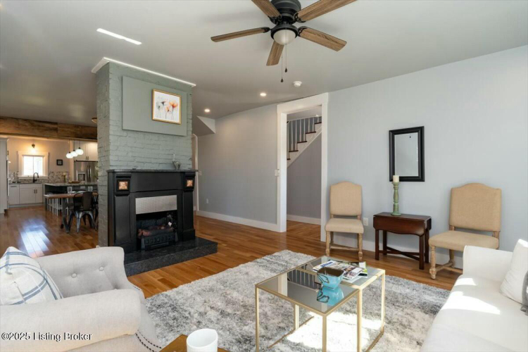 Listing Image 3