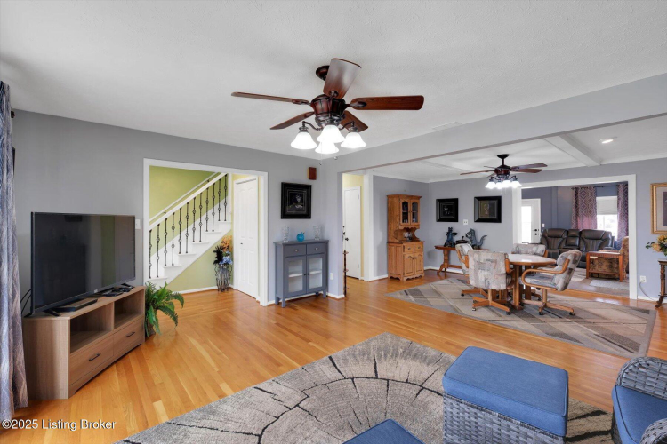 Listing Image 16