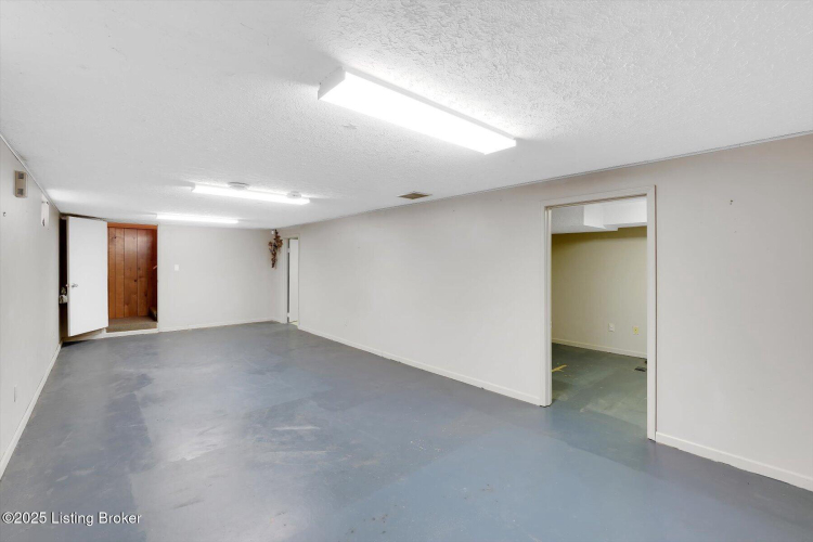 Listing Image 52