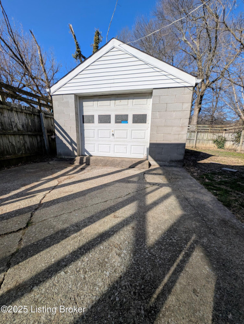 Listing Image 6