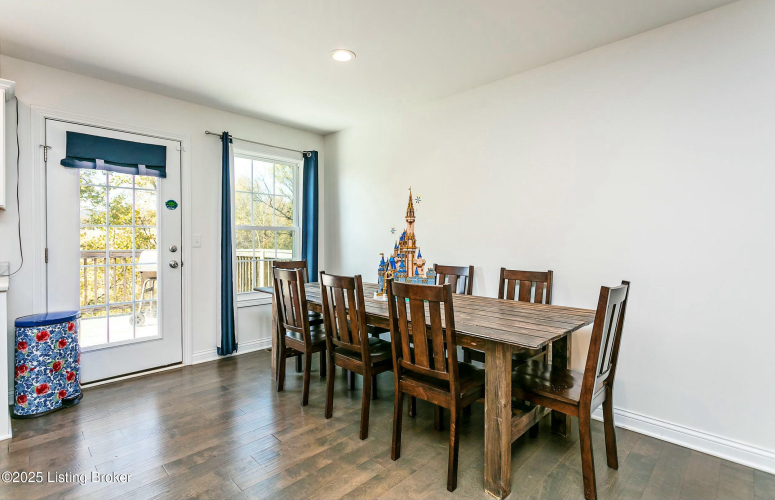Listing Image 12