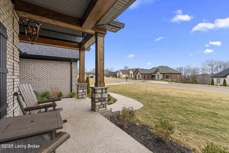 Listing Image 4