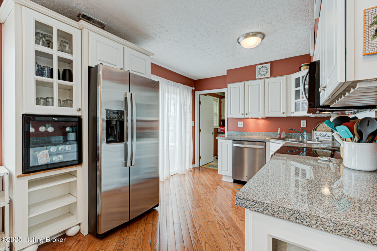 Listing Image 11