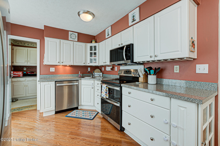 Listing Image 12