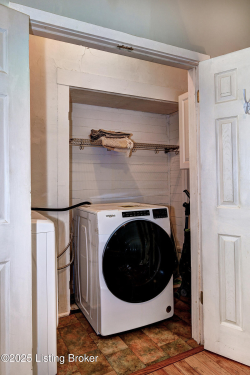 Listing Image 8