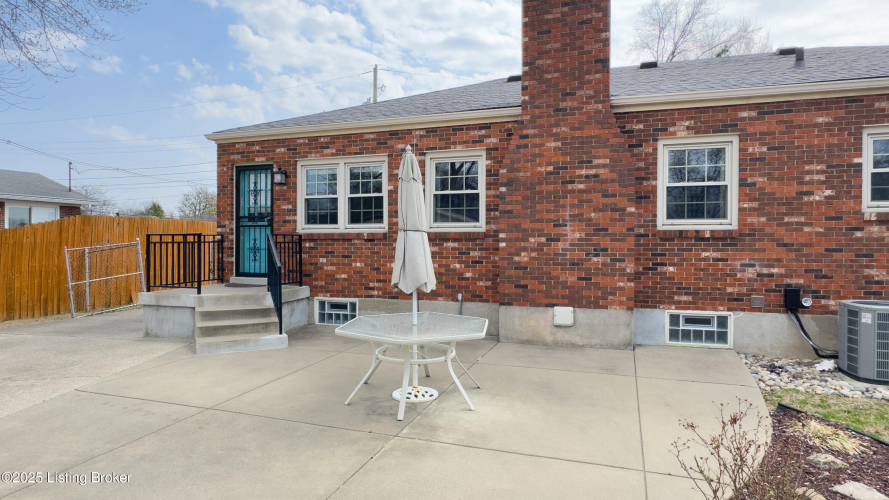 Listing Image 40