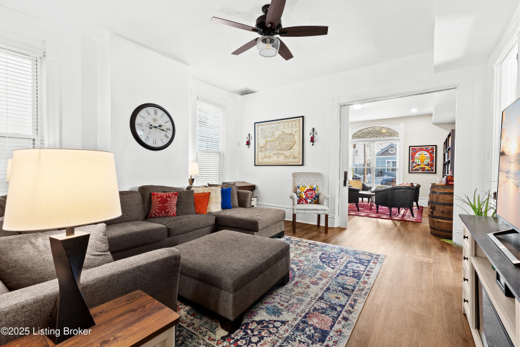 Listing Image 6