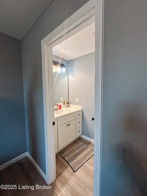 Listing Image 16