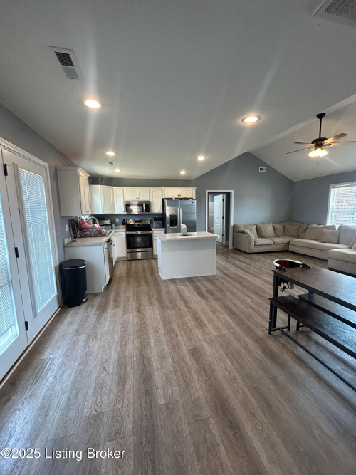 Listing Image 22