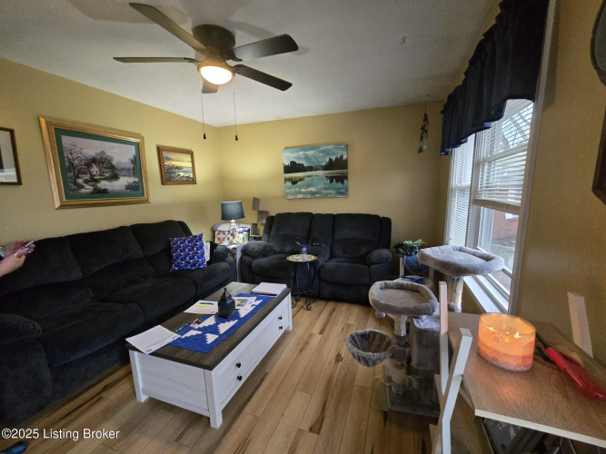 Listing Image 17