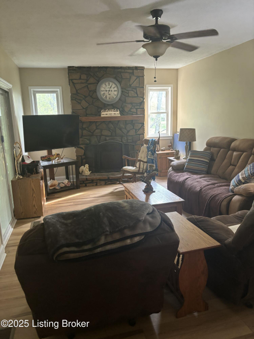 Listing Image 25