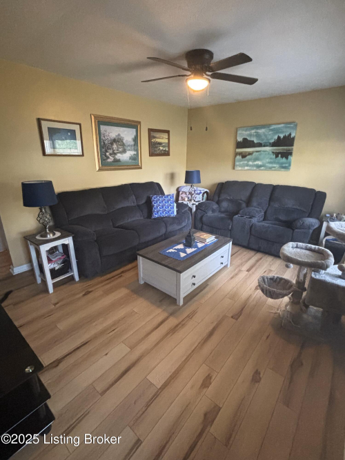 Listing Image 4