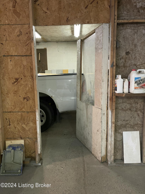 Listing Image 15