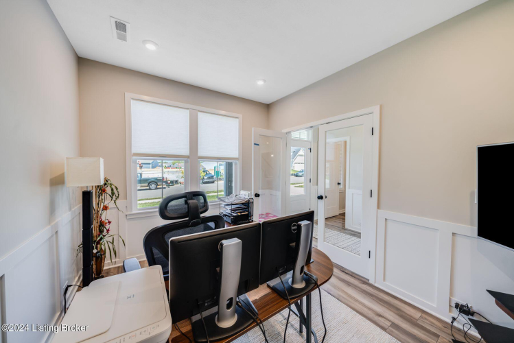 Listing Image 18