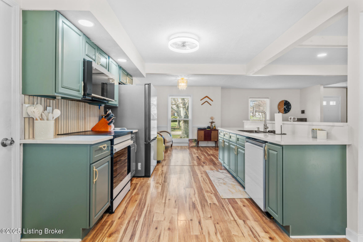 Listing Image 11