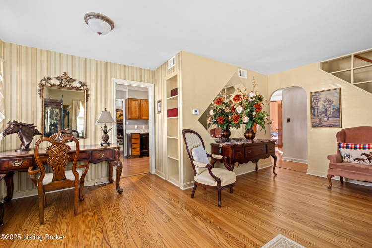 Listing Image 19