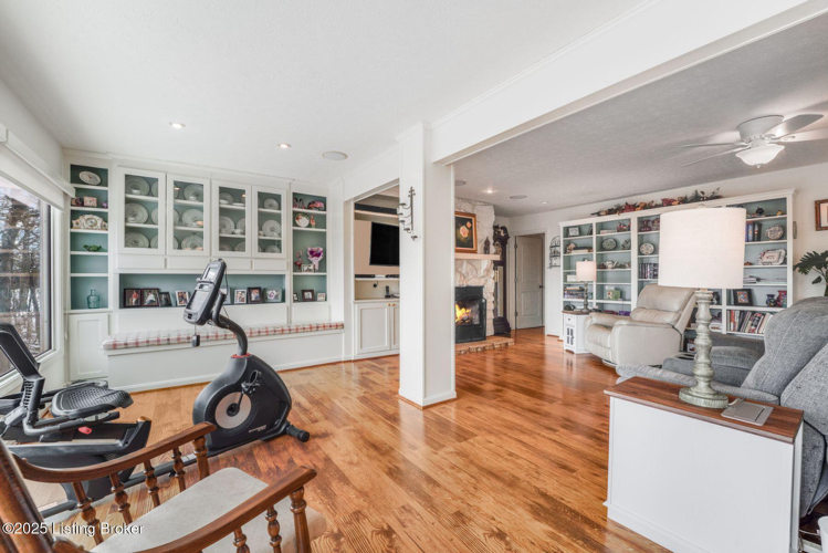 Listing Image 9