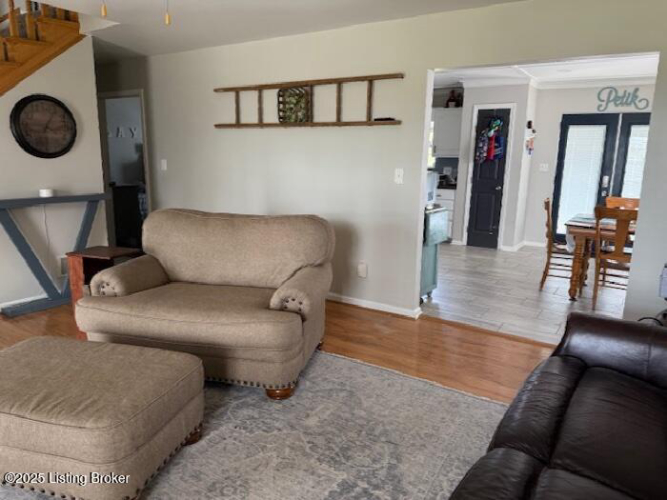 Listing Image 4