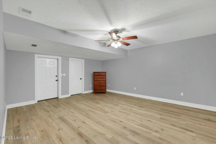 Listing Image 64