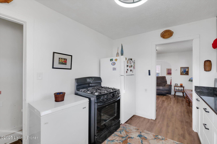 Listing Image 13
