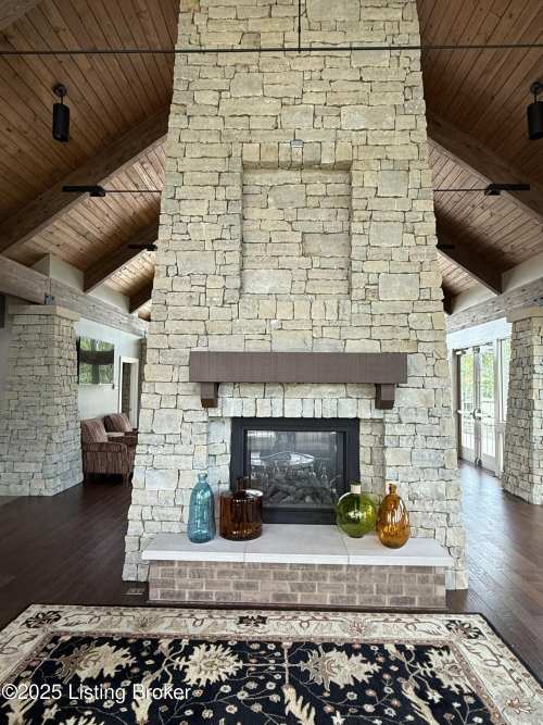 Listing Image 82