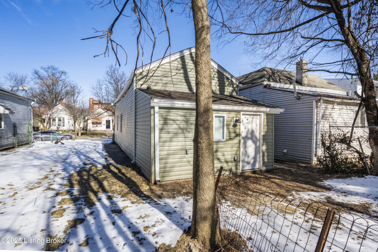Listing Image 4