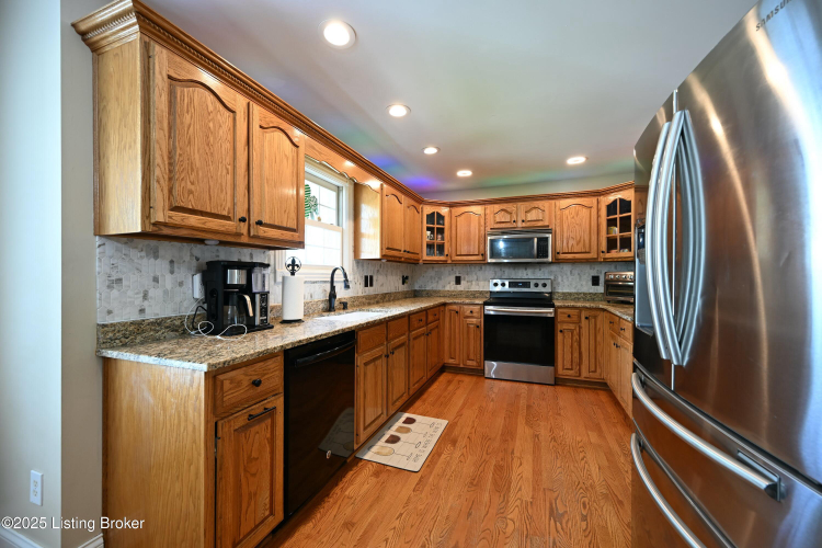 Listing Image 11