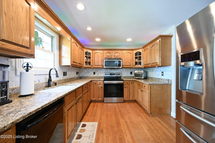 Listing Image 12