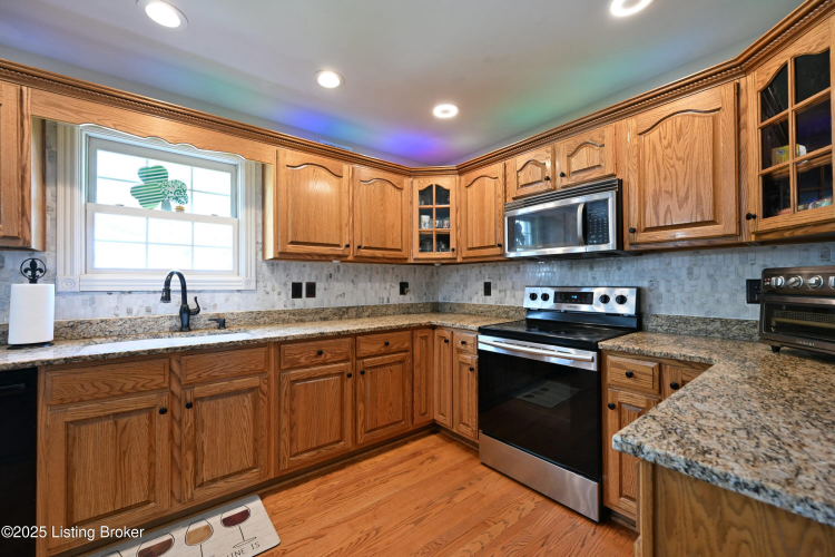 Listing Image 13