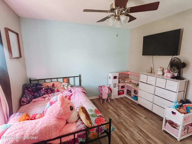 Listing Image 16