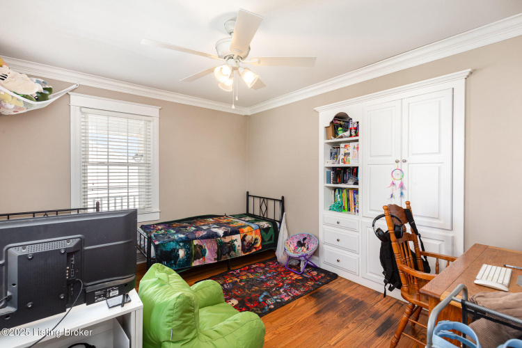 Listing Image 10