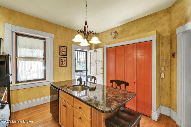 Listing Image 22