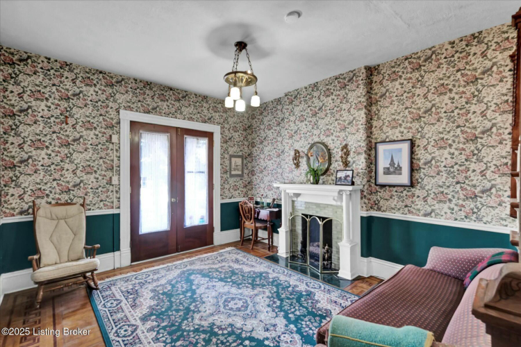 Listing Image 6