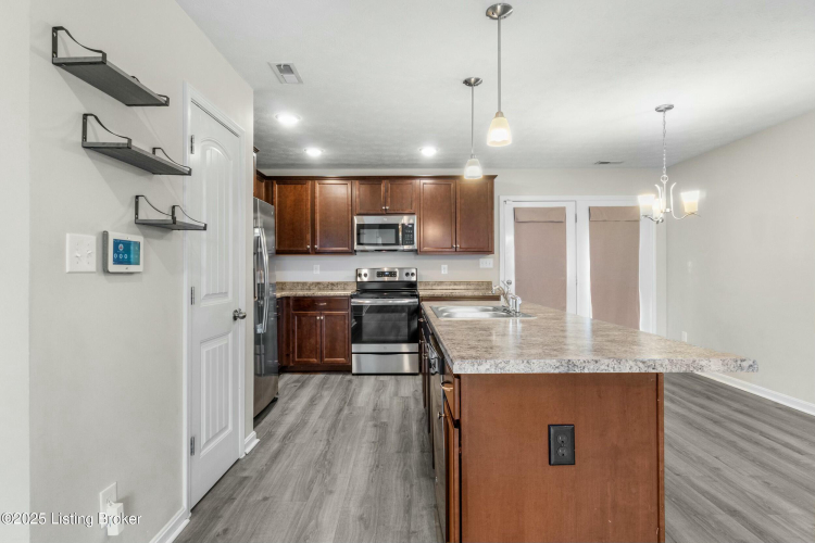 Listing Image 12
