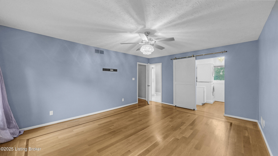 Listing Image 29