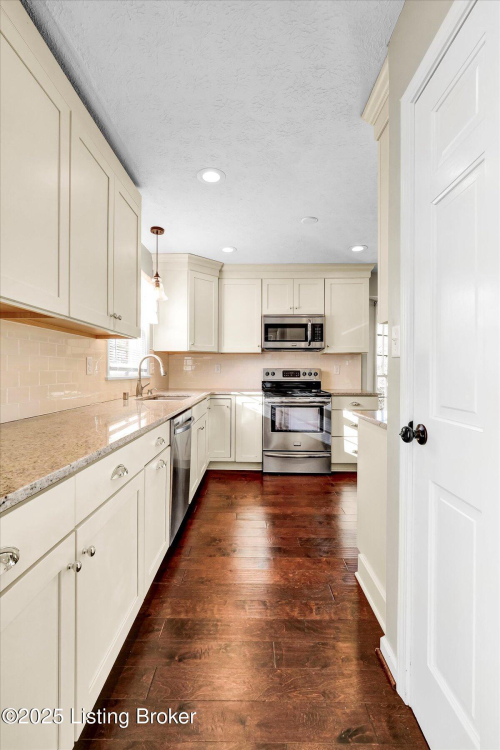 Listing Image 11