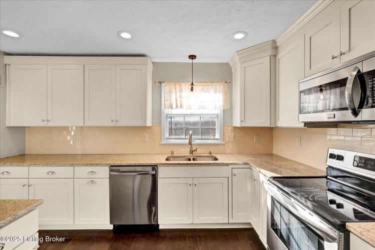 Listing Image 12