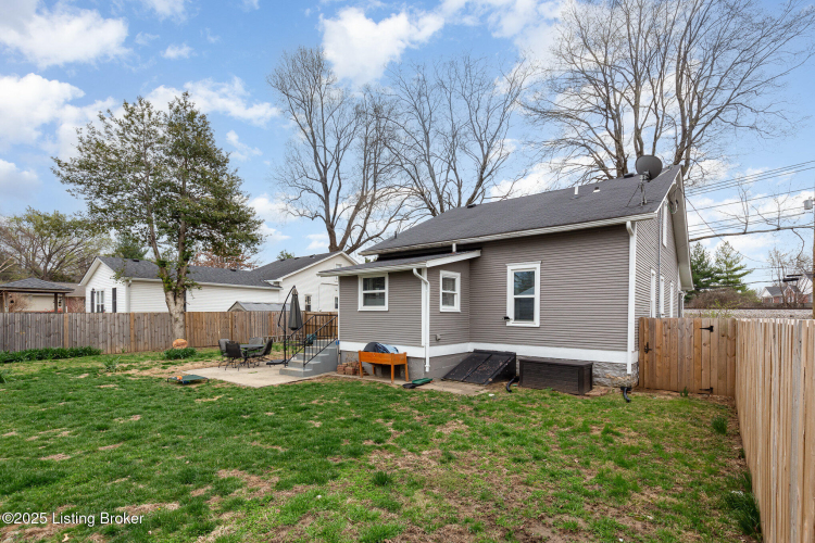 Listing Image 4