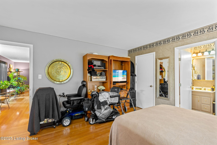Listing Image 28