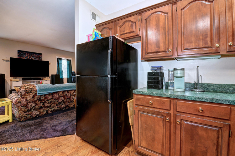 Listing Image 101