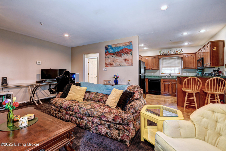 Listing Image 102