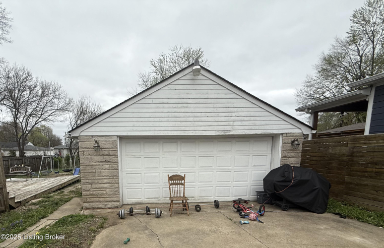 Listing Image 11