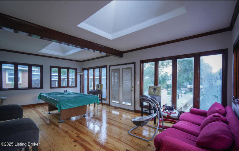 Listing Image 4