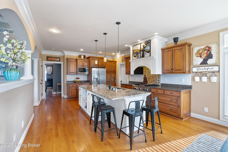 Listing Image 12