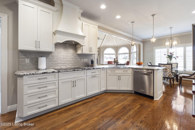 Listing Image 19