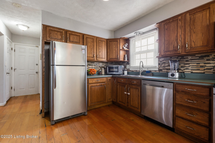 Listing Image 11